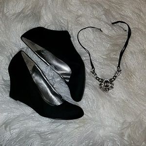 **MOVING SALE **Balck wedges.