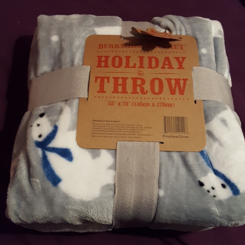 Fuzzy Polar Bear Holiday Throw/Blanket