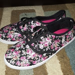🆕Brand New Floral Shoes
