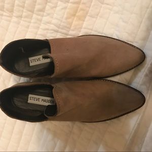 New without tags Steve Madden tan booties