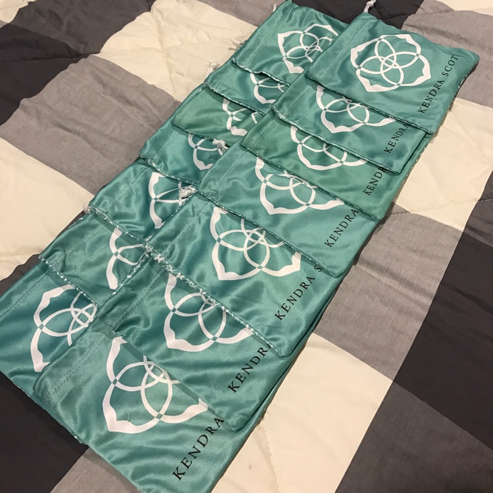 Kendra Scott dust bag