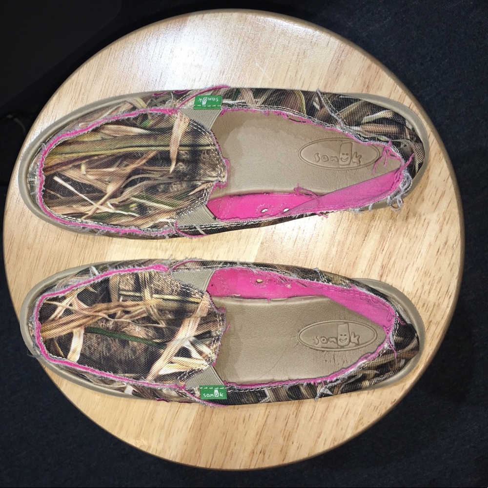 Camo Sanuk sandals