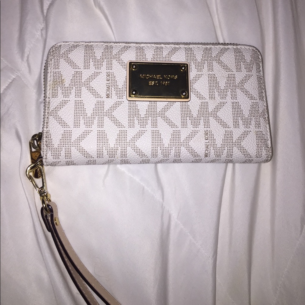 Michael Kors Signature Zip Around Wallet