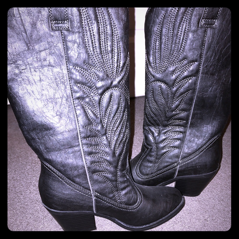 Size 5 faux leather cowboy boots