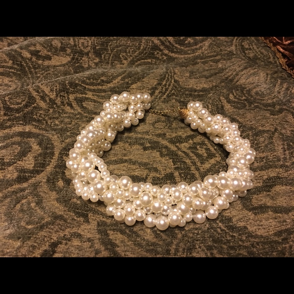 Pearl Choker Necklace. Timeless