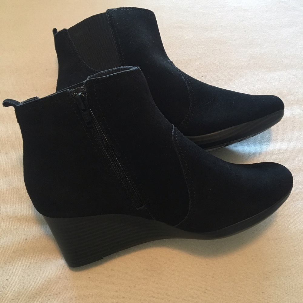 Clarks black booties!
