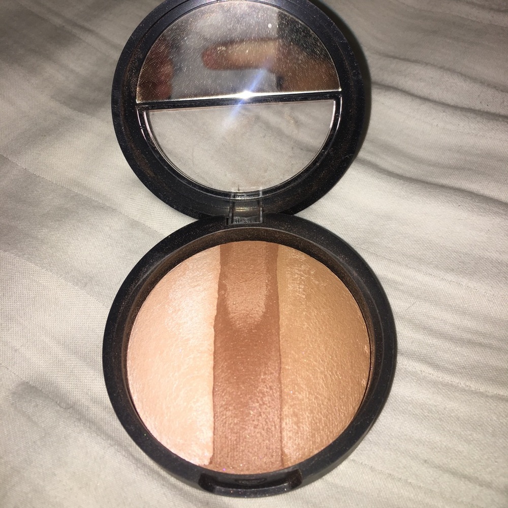 Swatched Bronzer and highlighter Palette