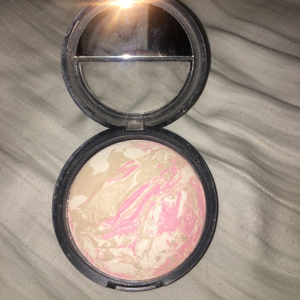 Highlighter/foundation