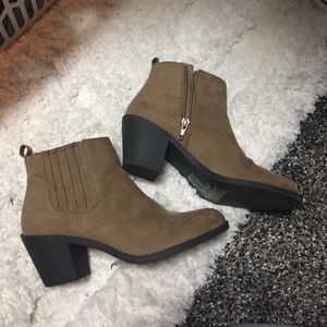 Short booties