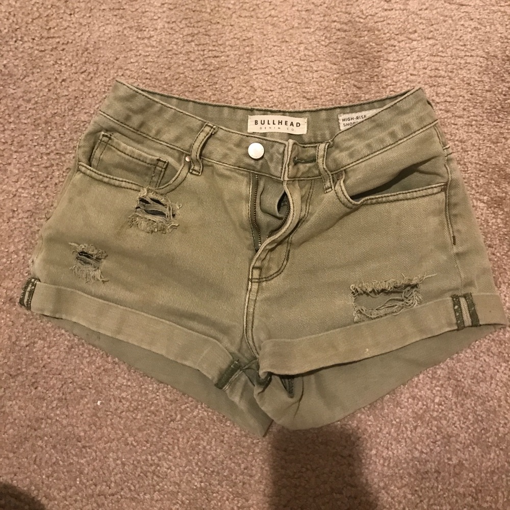 Green high waisted bullhead shorts