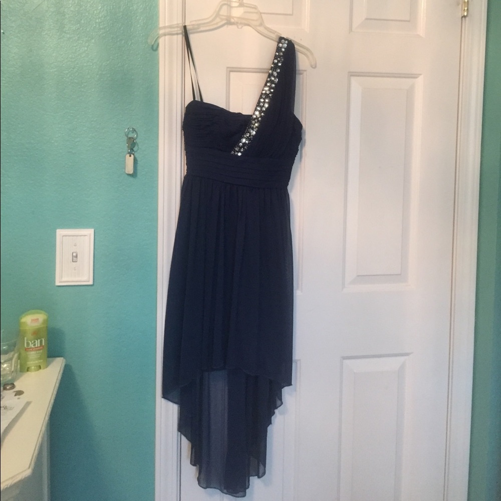 One shoulder strap high-low dress.