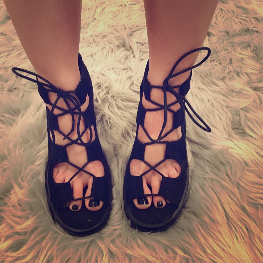 Black Thick-Heeled Lace-Up Sandals