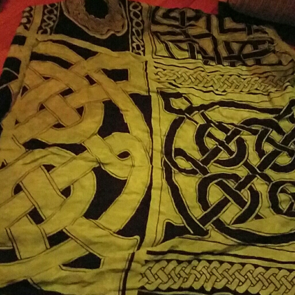 Green Celtic knotwork tarp