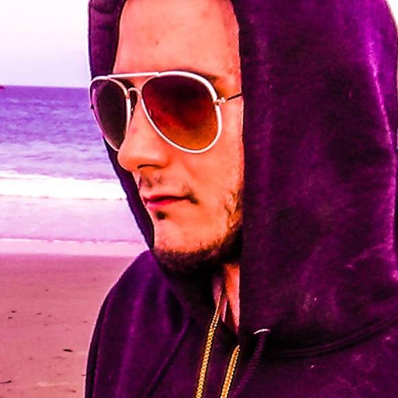 Meet your Posher, Travis - Picture 1 of 1