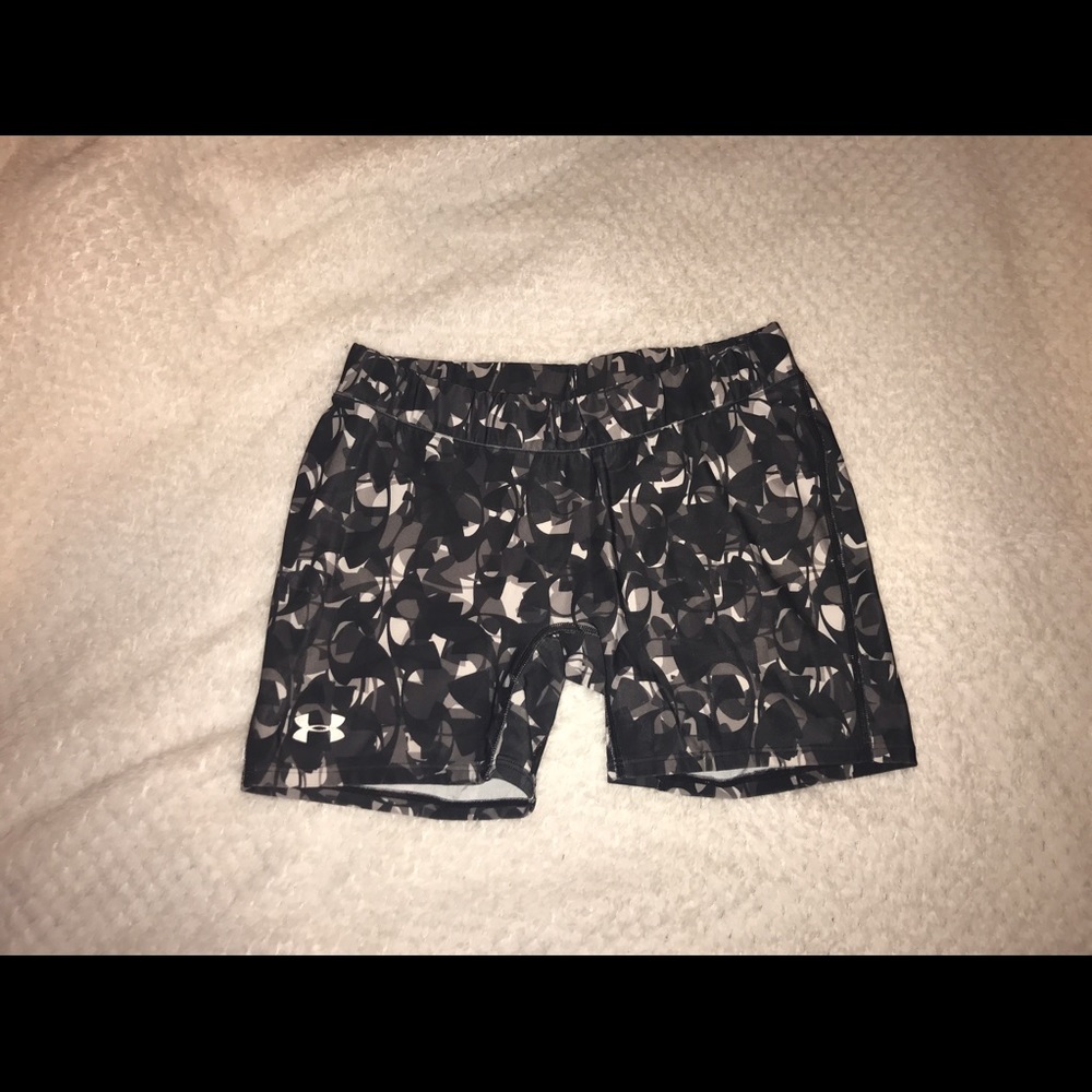 Black and white Under Armour spandex shorts