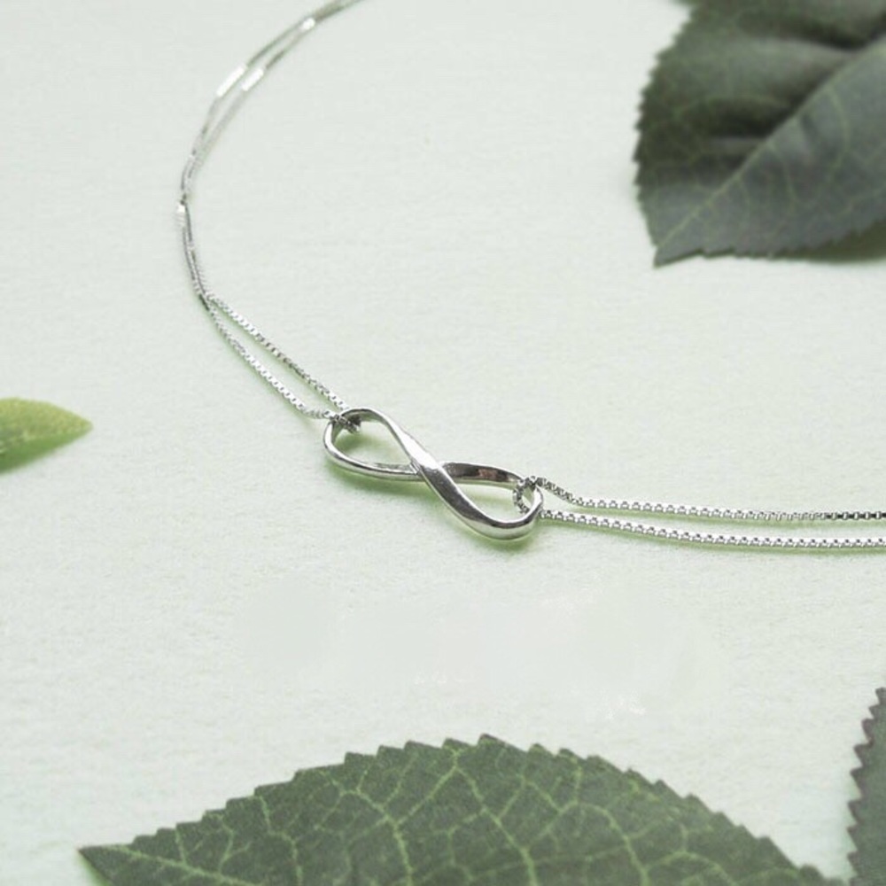 Eternity silver necklace