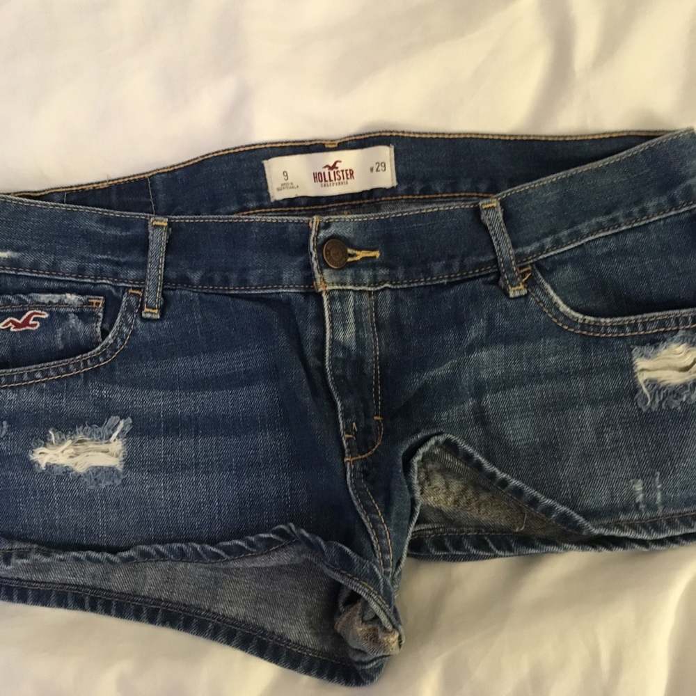 Hollister jean shorts size 9, w29.
