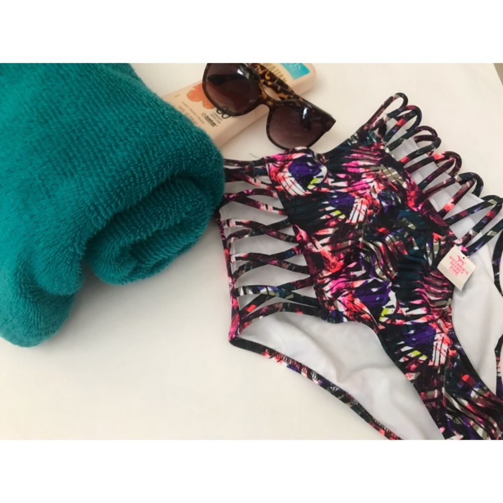 NWT High Waist Strappy Bottom