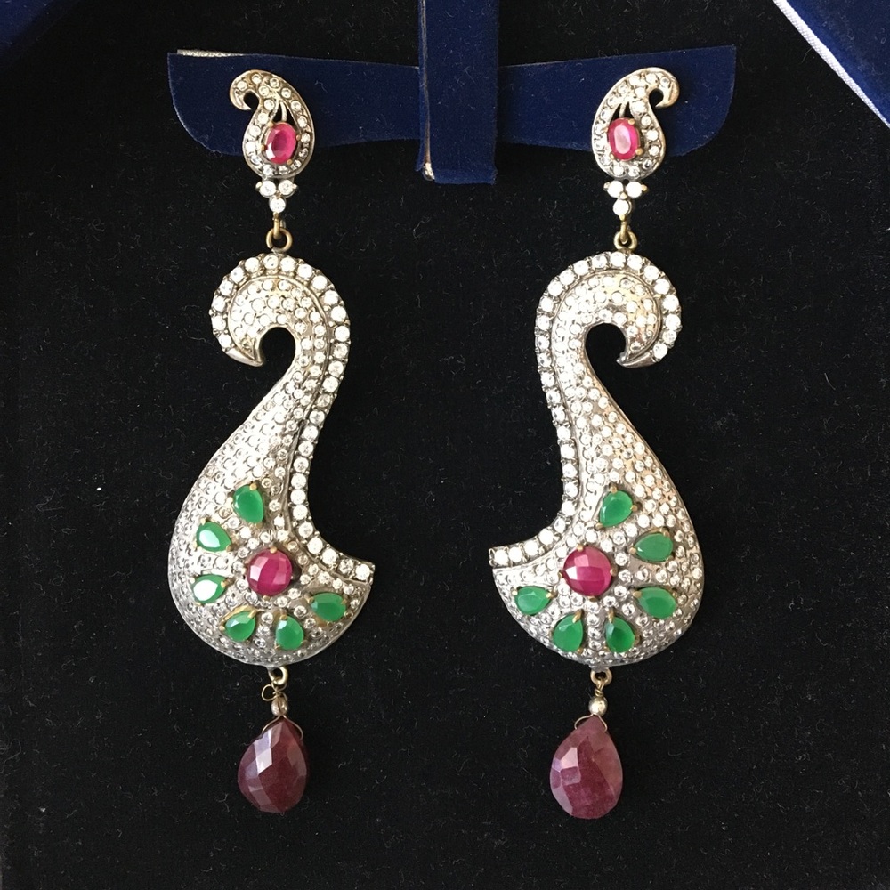 Victorian-style Zirconia Earrings
