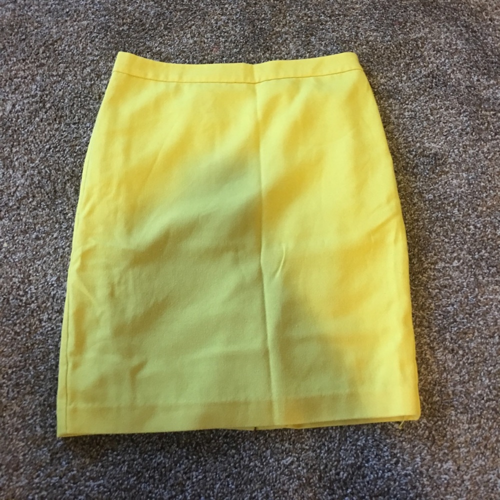 Bright Yellow Pencil Skirt. CAbi. Size 6.