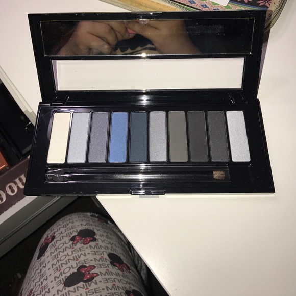 L'Oréal la palette noir - Picture 2 of 2