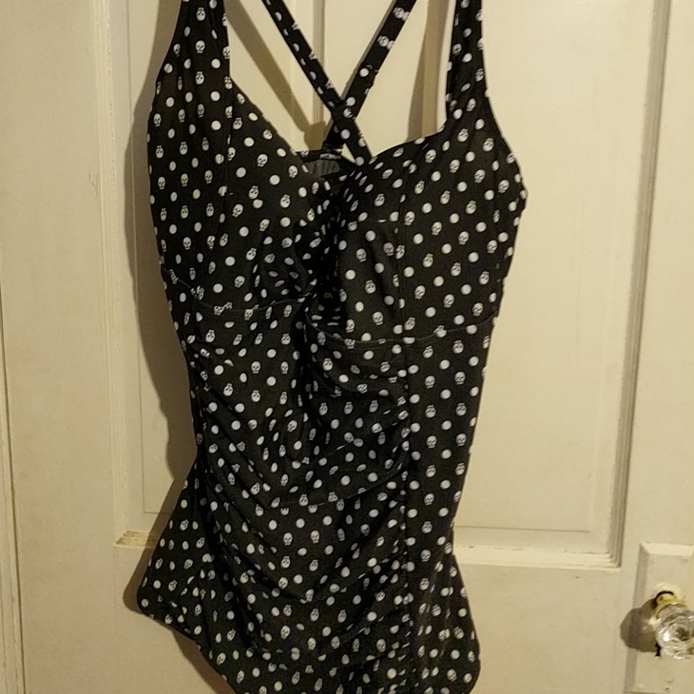 Torrid skull and polkadot tankini NWOT