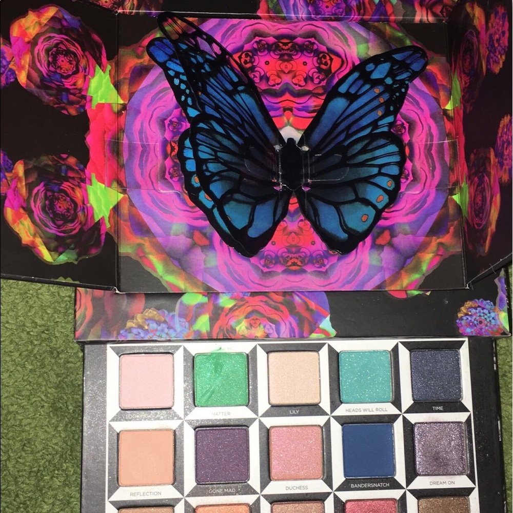 Alice Through The Looking Glass Palette