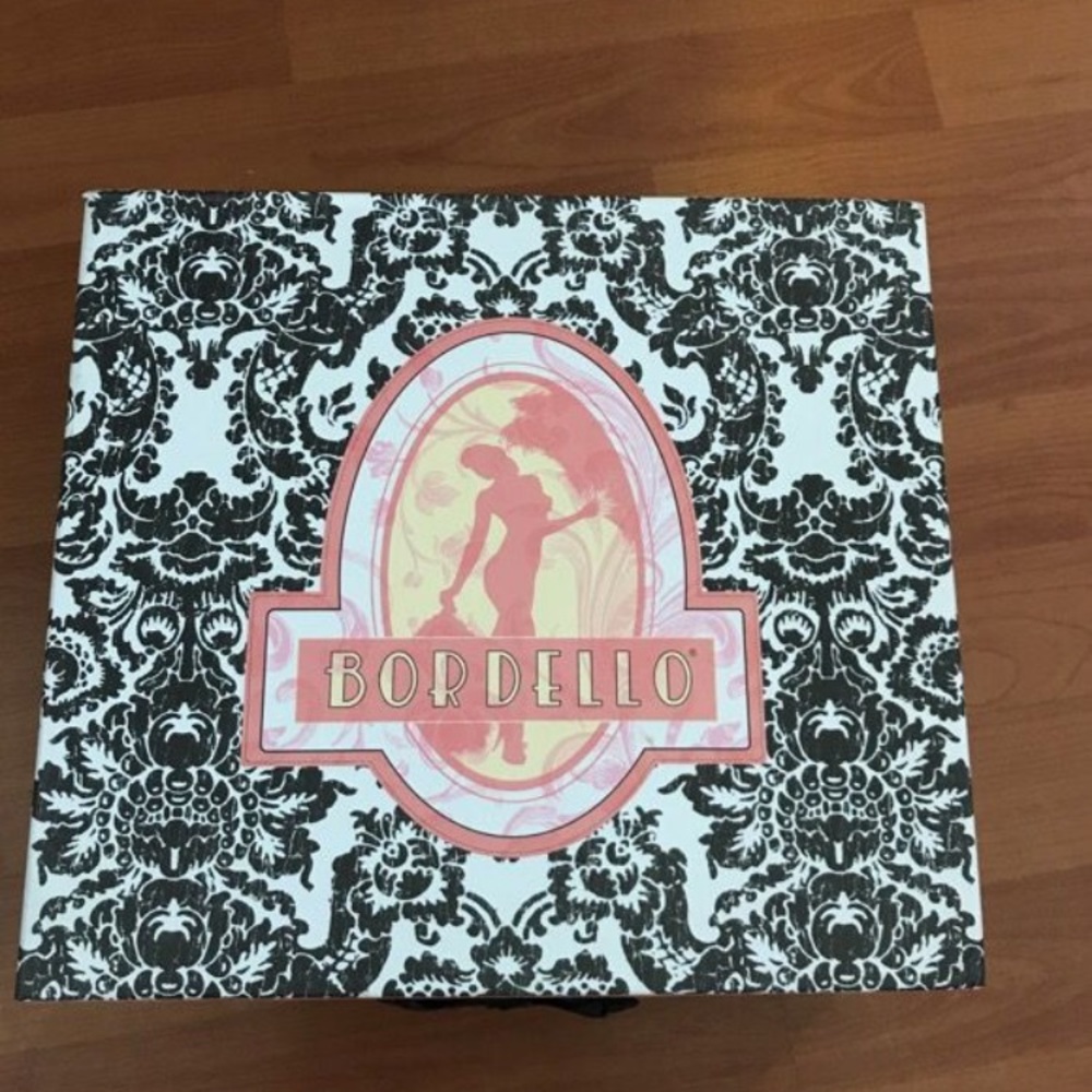 Bordello heel