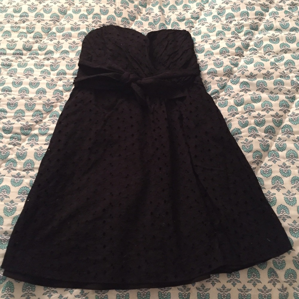 Strapless eyelet dress with sweetheart neckline 👗