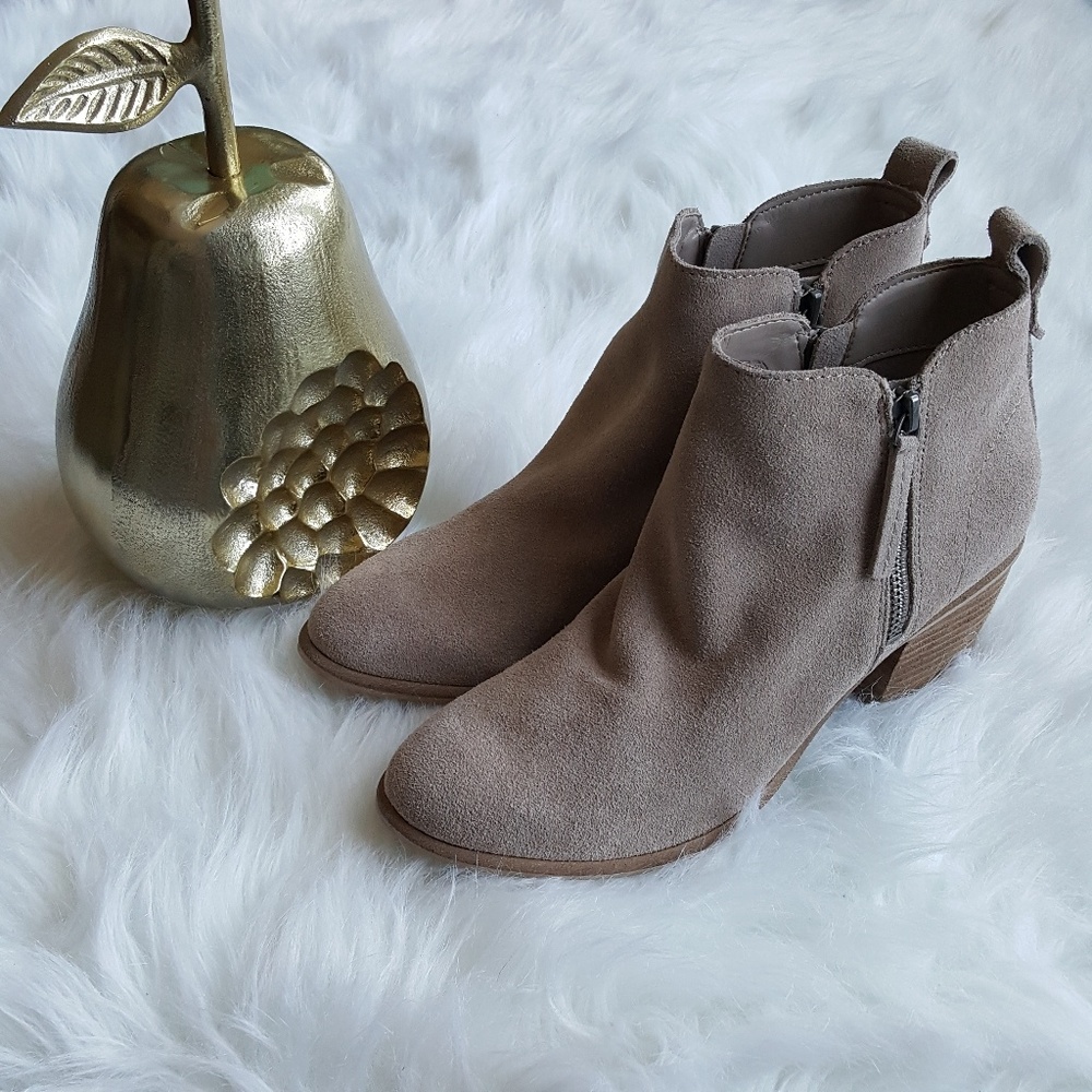NWOB Dolce Vita Soal Suede Ankle-Boot - Picture 2 of 3