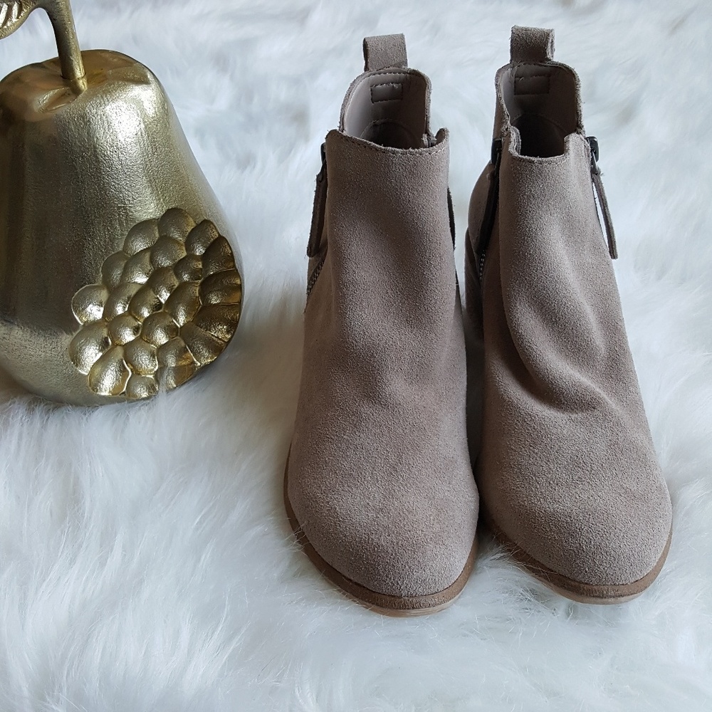 NWOB Dolce Vita Soal Suede Ankle-Boot - Picture 3 of 3