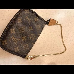 Louis Vuitton pouchette