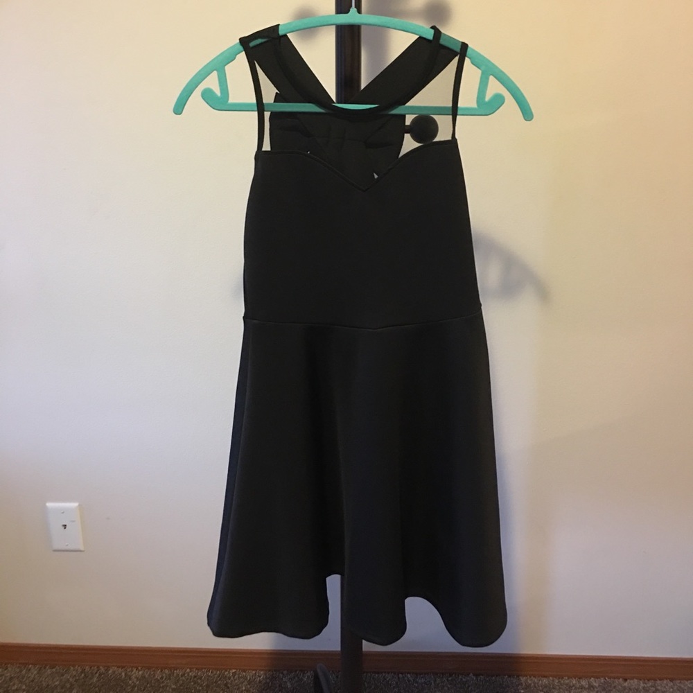 Sleek Black Dress! Gorgeous bow detail on back!