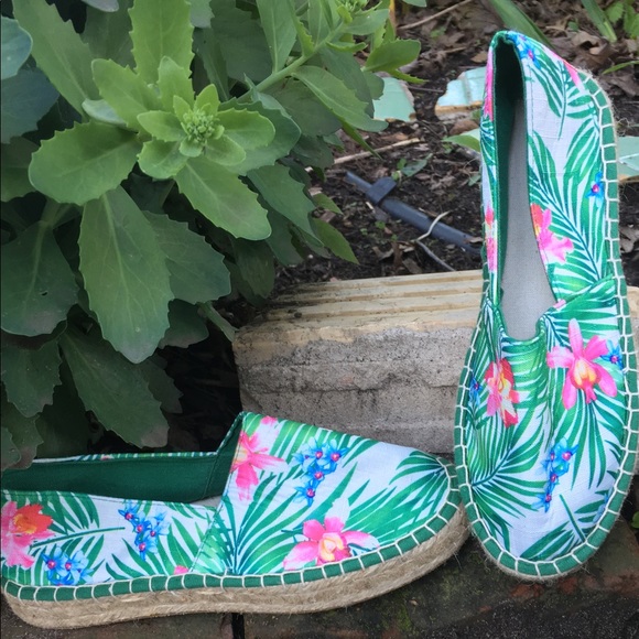 Just Fab Shoes - Tropical Espadrille by FAB, Size 8, New