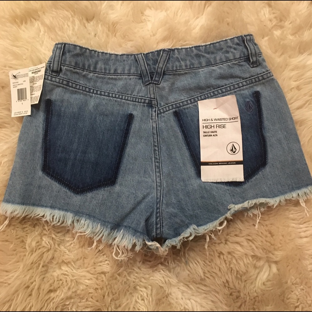NWT High Waisted Volcom shorts