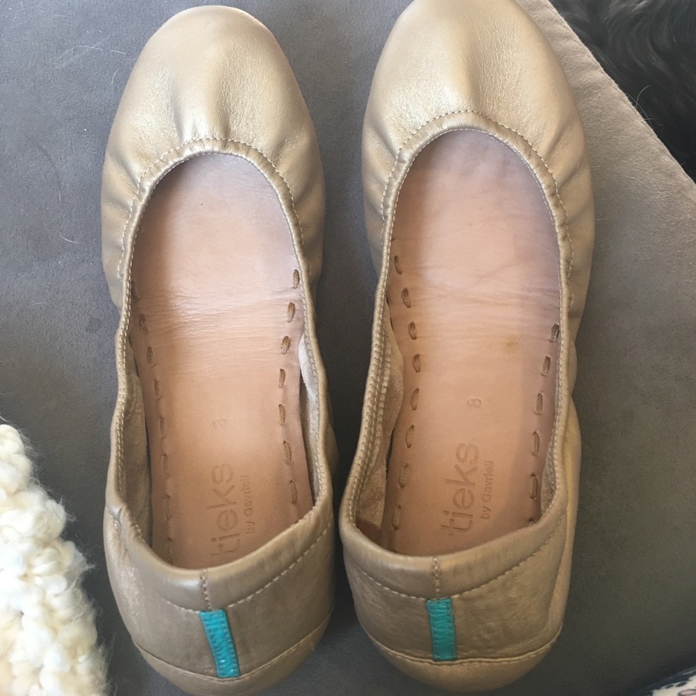 Size 8 gold Tieks