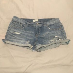 Lovely white jean shorts!