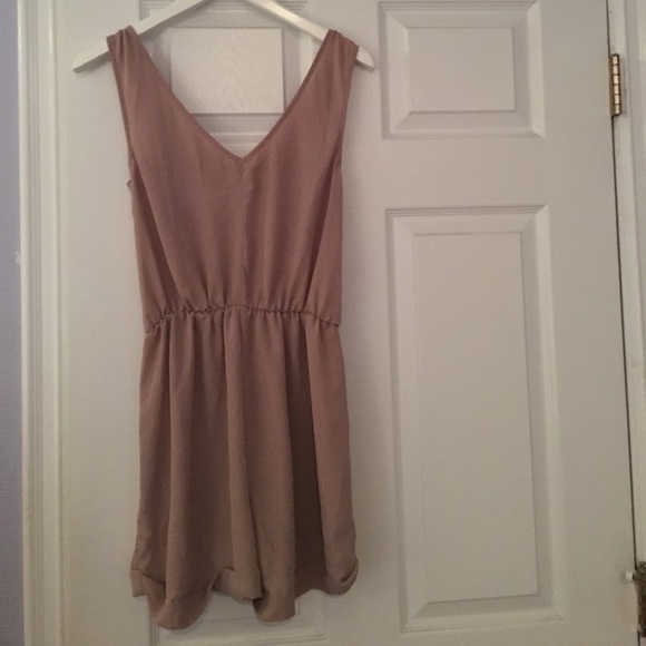 ❗️FINAL SALE❗️ Taupe sleeveless romper - Picture 2 of 2