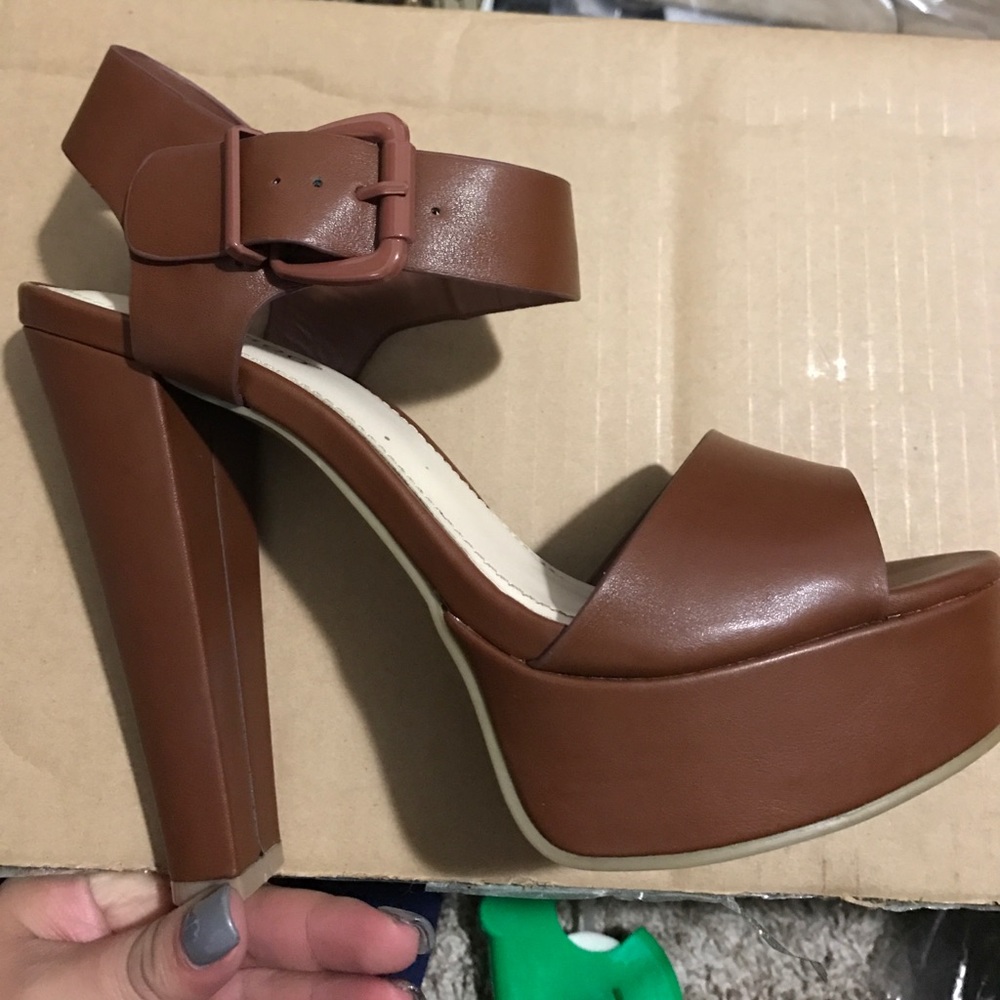 Brand knew Brown sandal heels