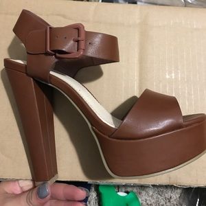 Brand knew Brown sandal heels