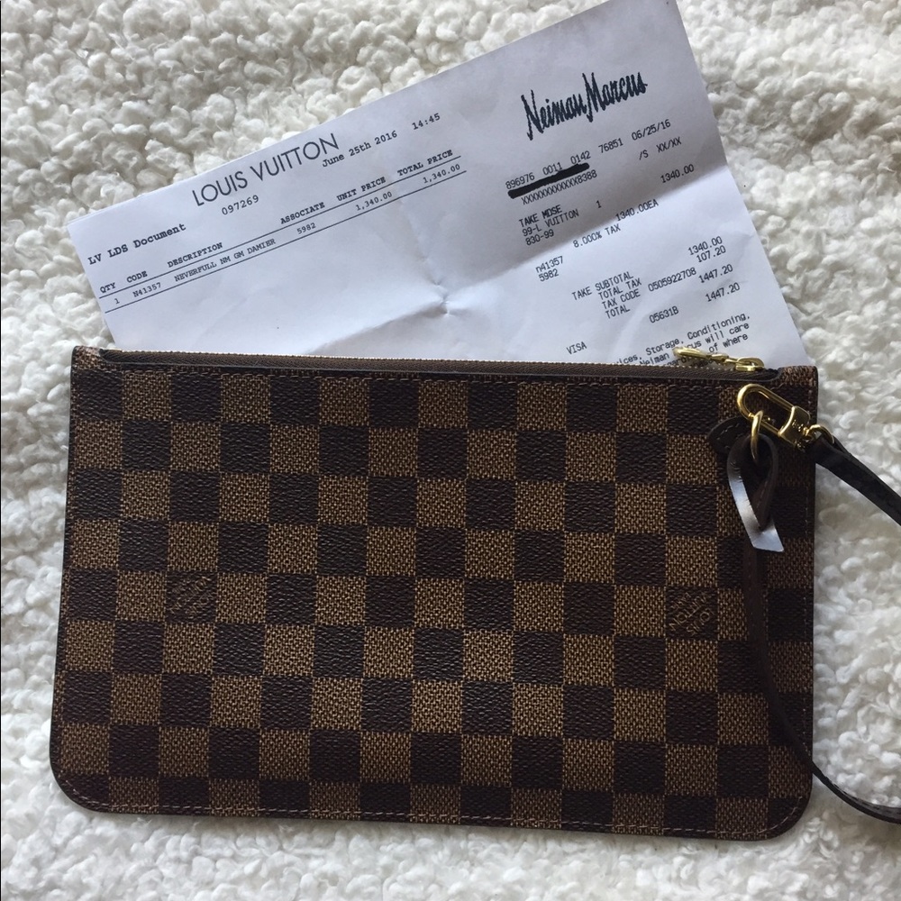 ⛔️sold ⛔️Authentic Louis Vuitton Pouch