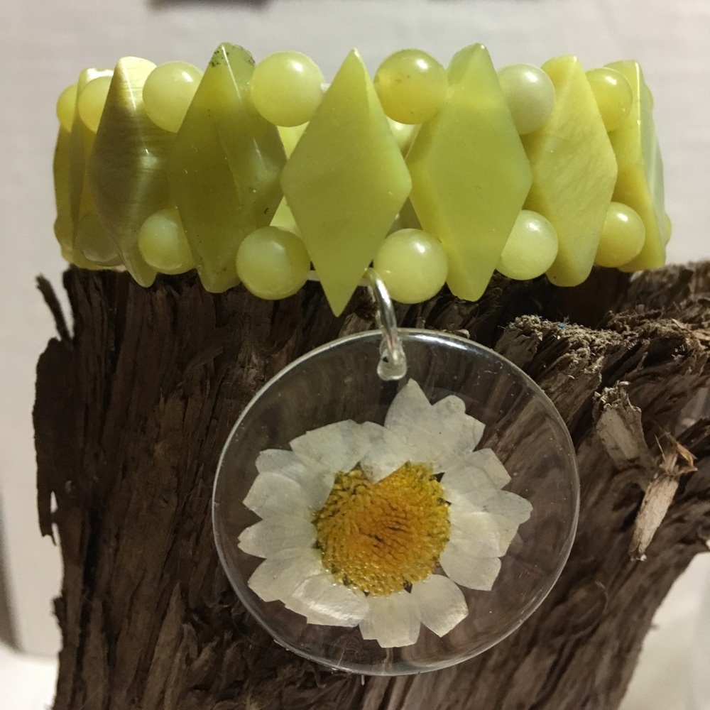 Cutest EVER Real DAISY & JADE gemstone bracelet