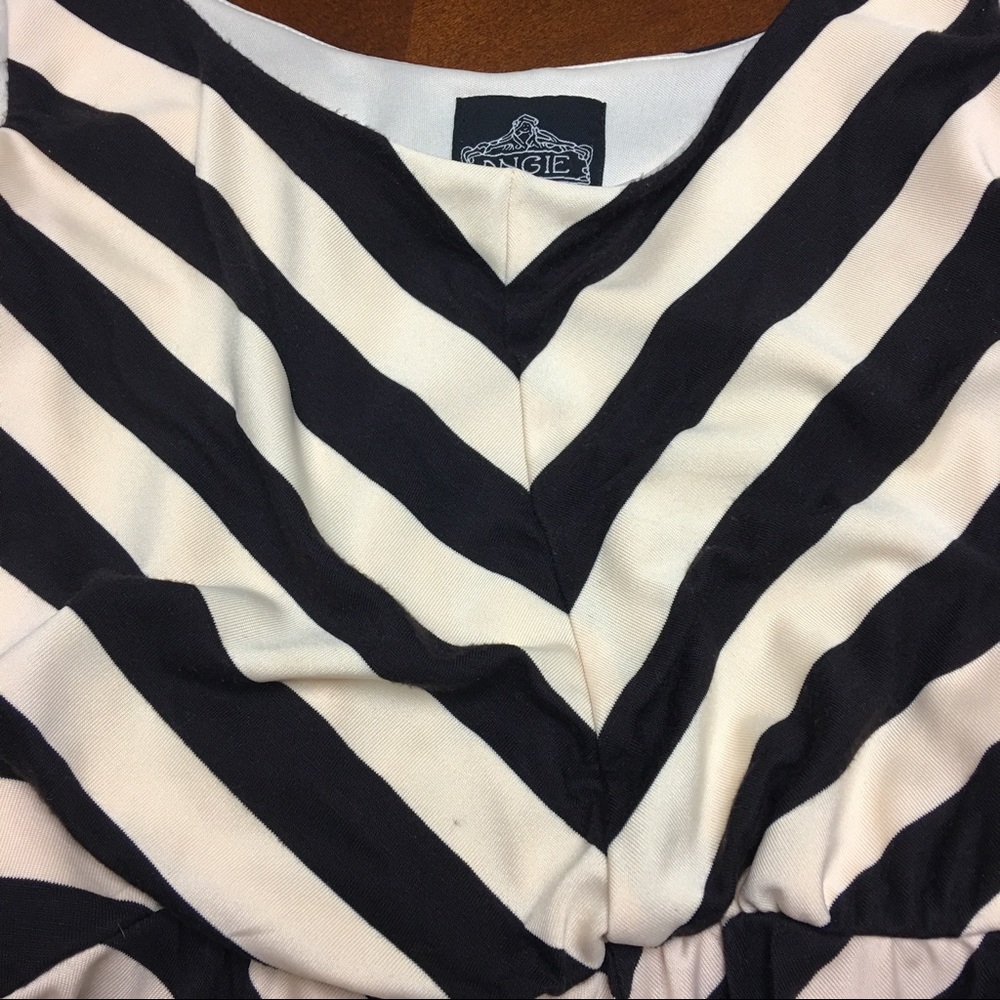 CCOπ»γ°Angieγ°V-striped dress - Picture 9 of 9
