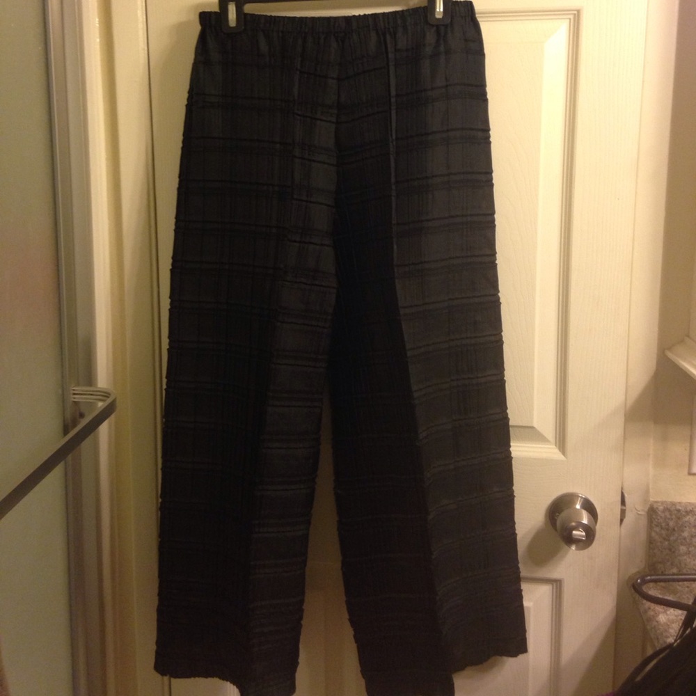 Crepe-y black pants loose fit palazzo style