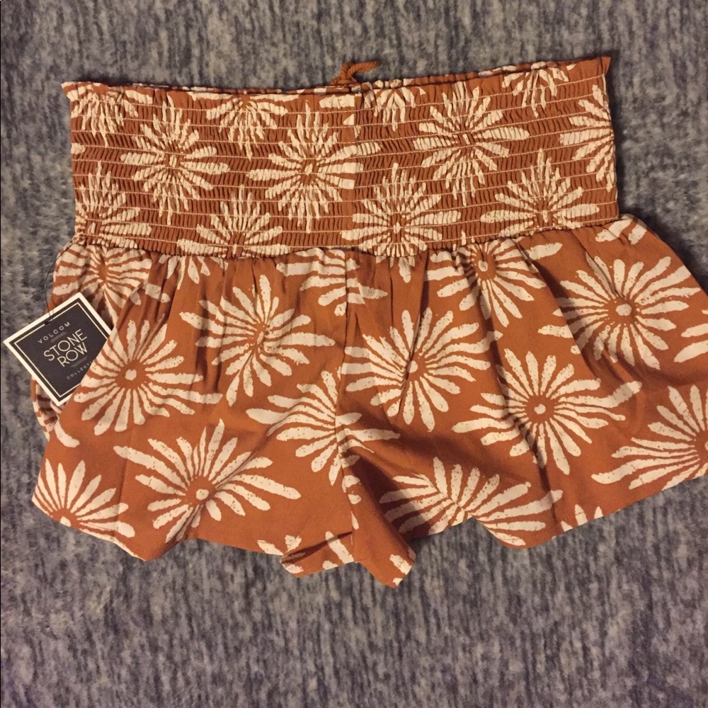 1 LEFT!! XS VOLCOM TOTAL KNOCKOUT SHORTS - Picture 4 of 4