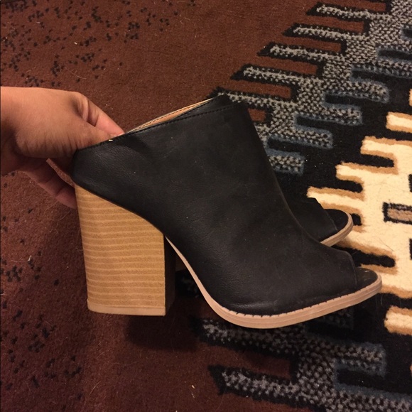 Shoes - 🌸Qupid Slip on Wedges 🌸