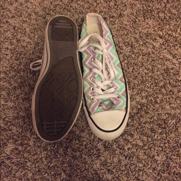 Converse Shoes - Low top chevron converse