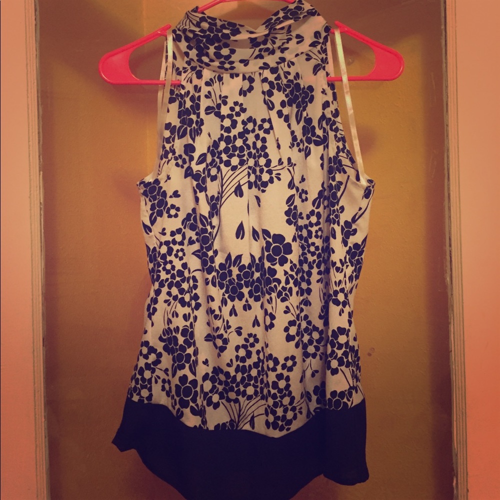 💚Sale💚High-neck floral halter top with tie