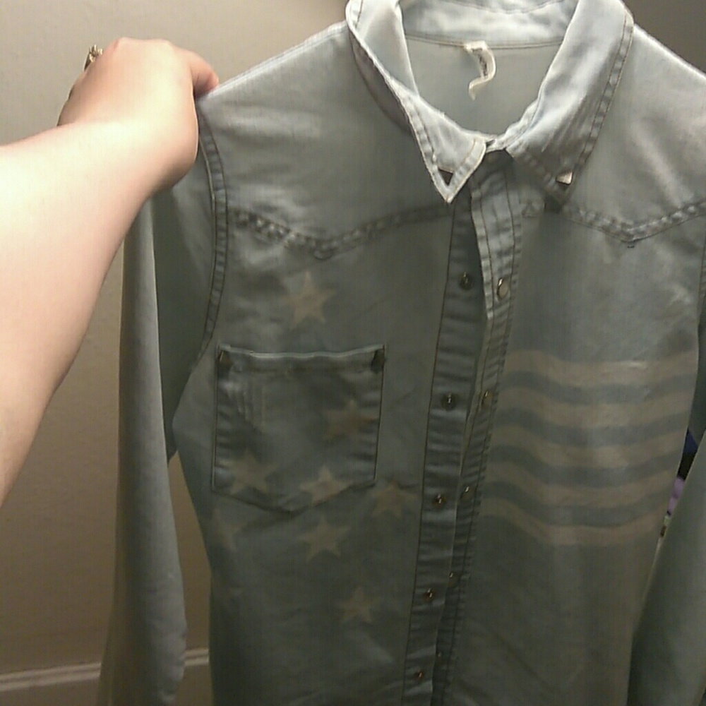 Very cute lightbluejean button up