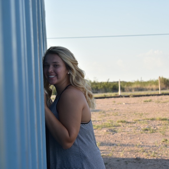 Meet your Posher, Caitlin - Picture 1 of 1